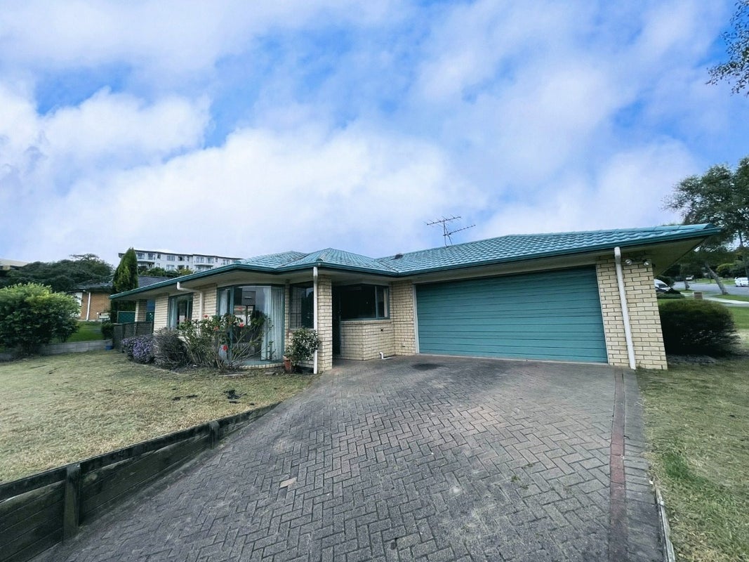 1 Sunvista Avenue, Oteha, Auckland - Carousel 1