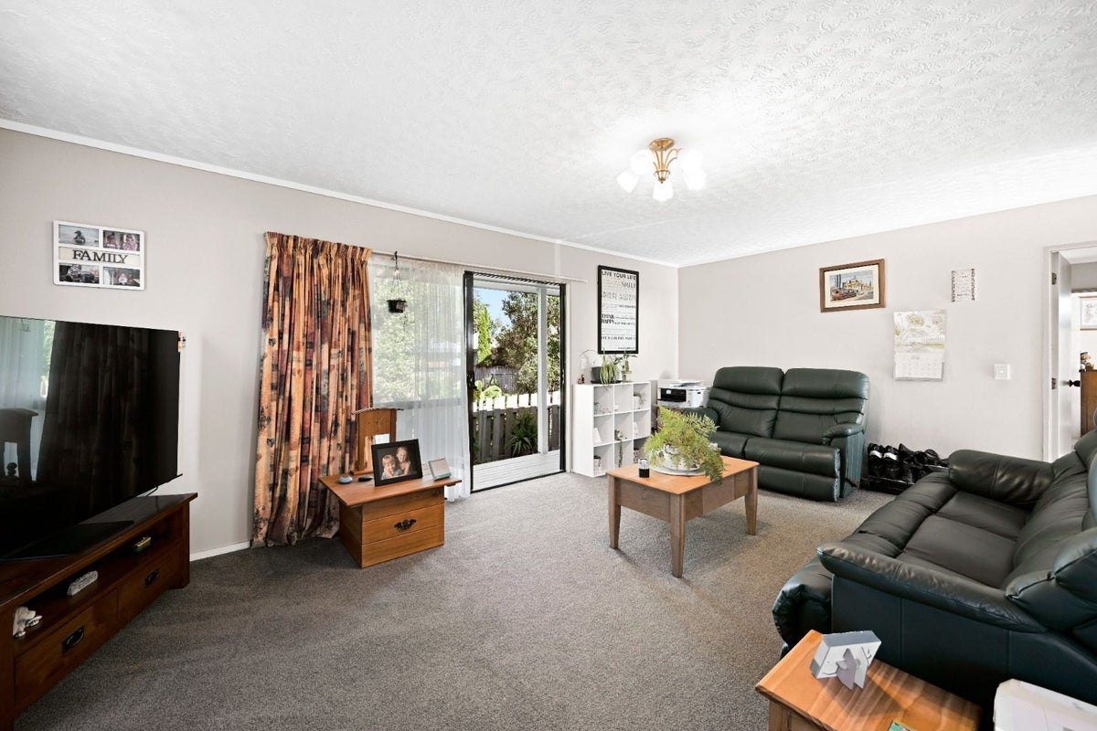 18A Lloyd Drive, Nawton, Hamilton - Carousel 2