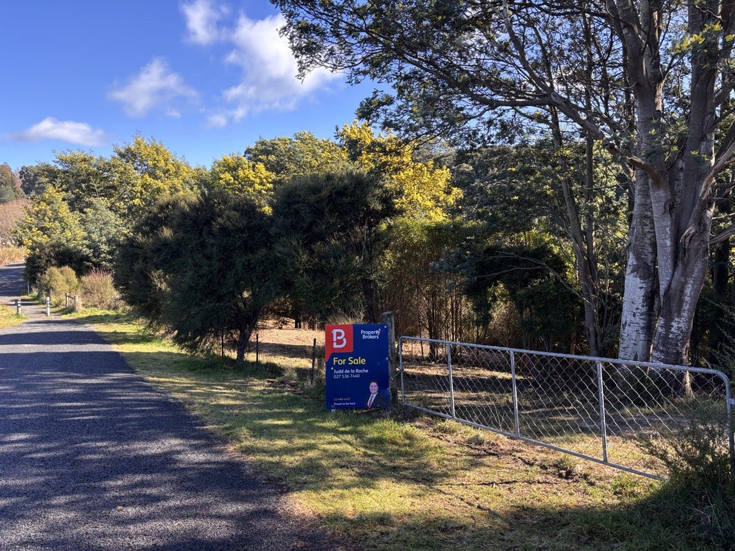 40 Saddleview Place, Fairfield, Dunedin - Carousel 1