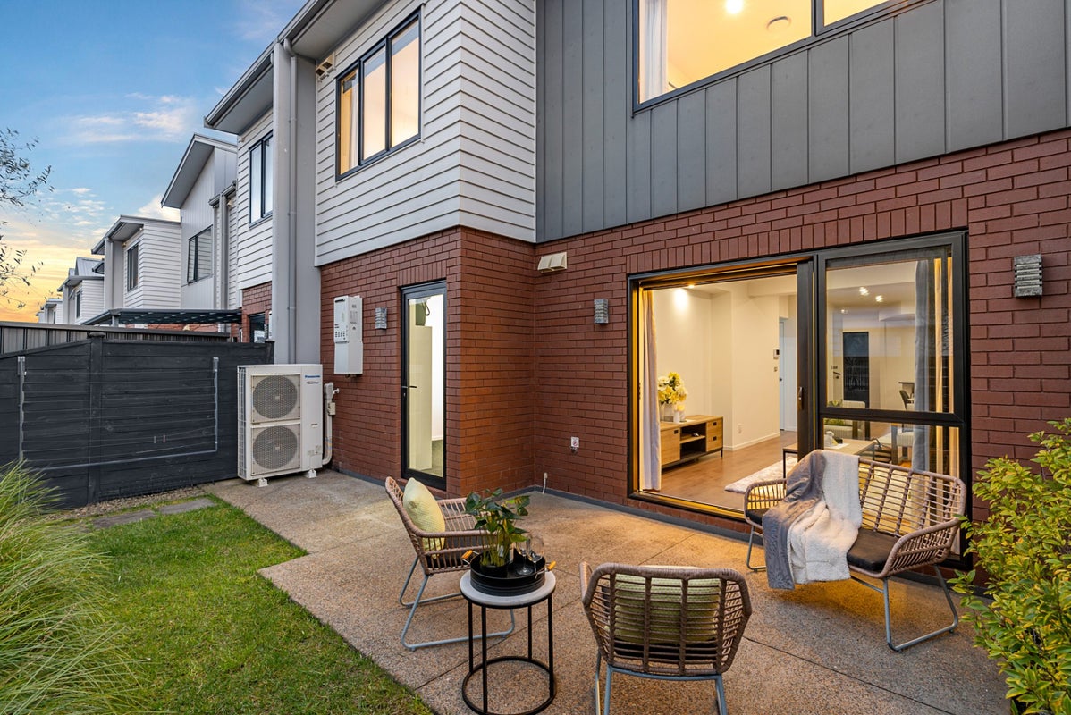 17 Moki Place, Long Bay, Auckland - Carousel 1