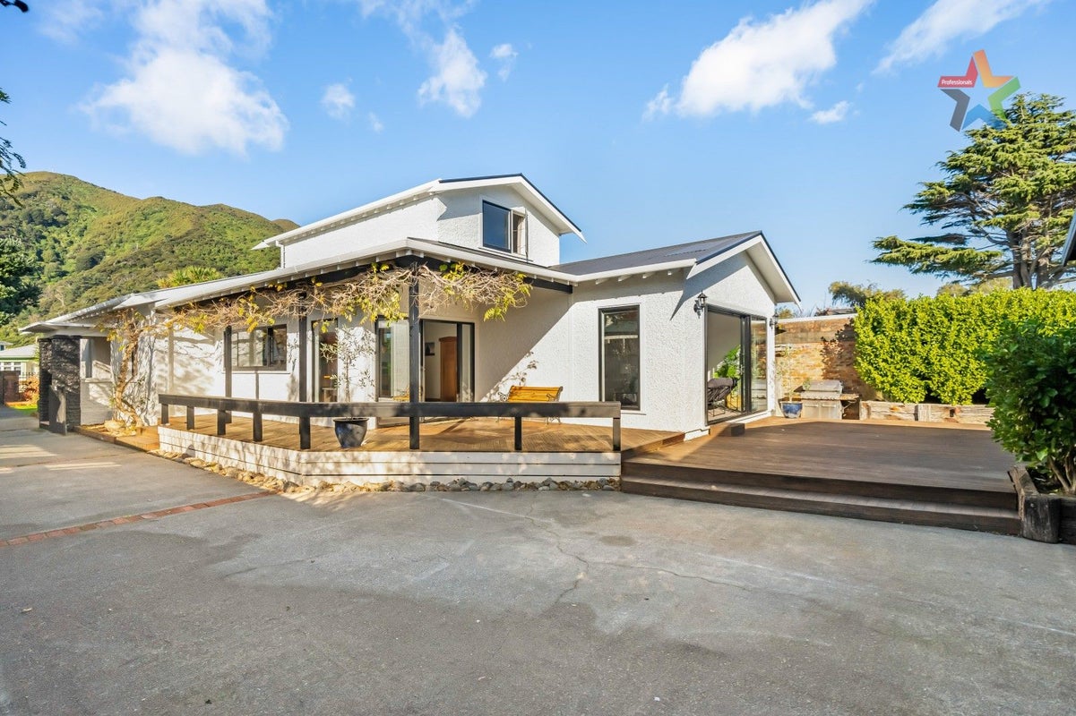 16 Waitui Crescent, Waiwhetu, Lower Hutt - Carousel 1