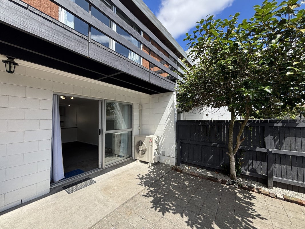 6/15 Buffon Street, Waltham, Christchurch - Carousel 2