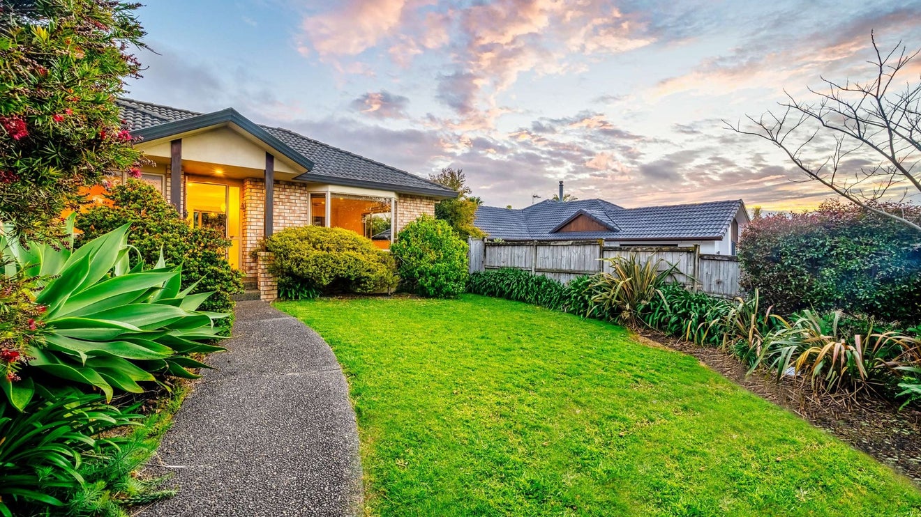 6 Dairyland Drive, East Tamaki Heights, Auckland - Carousel 1
