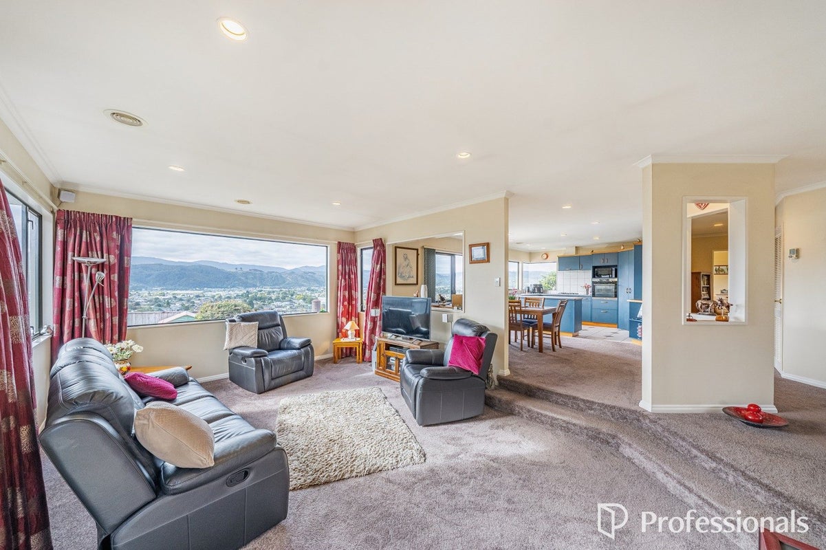 13 Birkinshaw Grove, Riverstone Terraces, Upper Hutt - Carousel 2