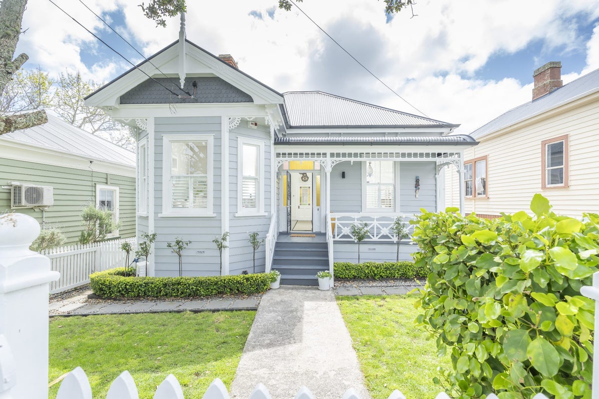 13 Burnley Terrace, Mount Eden, Auckland - Carousel 1