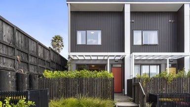 9 Tuhono Lane, Northcote, Auckland - Carousel 1