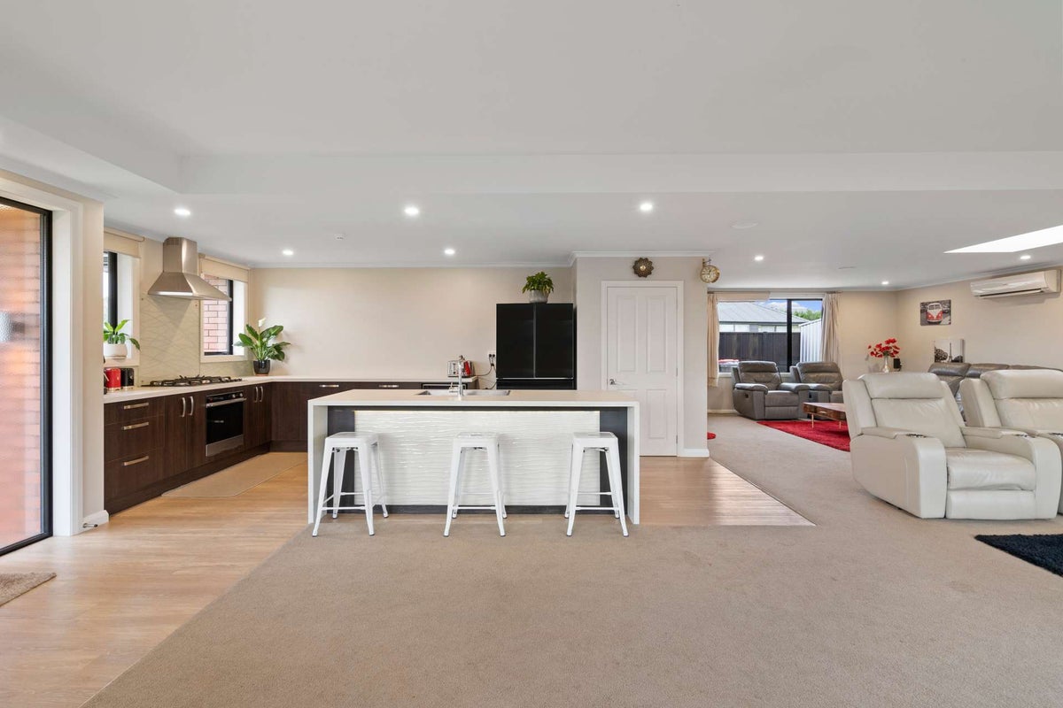 98 Hoffman Court, Waikiwi, Invercargill - Carousel 2