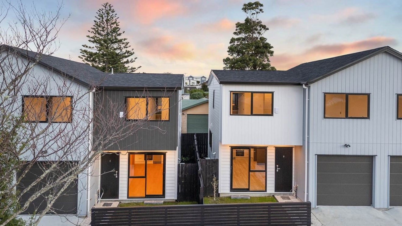 37E Flanshaw Road, Te Atatu South, Auckland - Carousel 1
