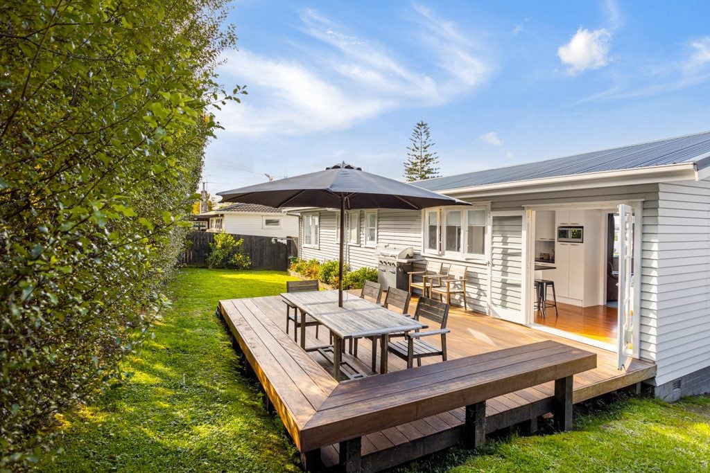 6 Braebank Lane, Te Atatu South, Auckland - Carousel 1