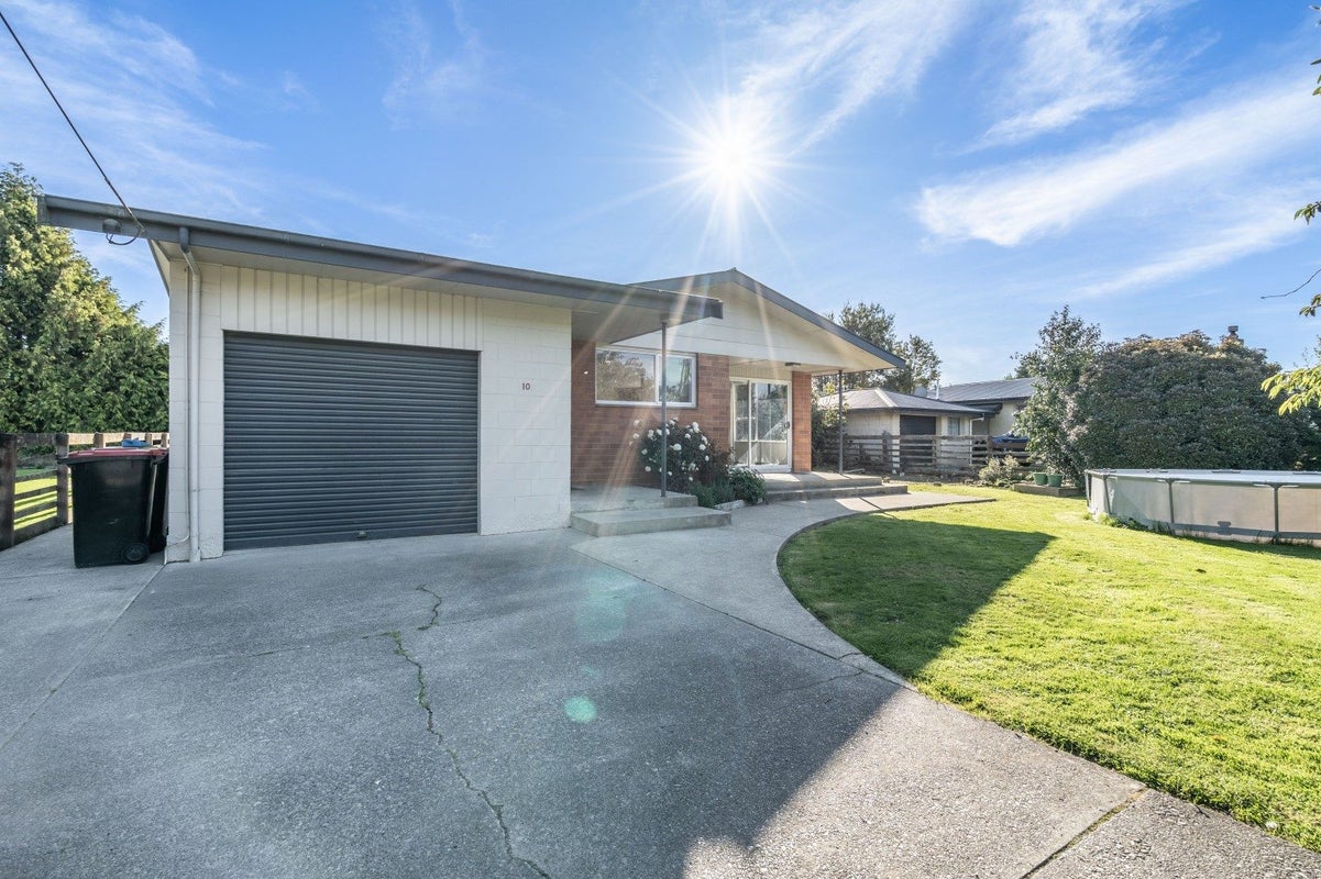 10 Great North Road, Winton, Winton - Carousel 15