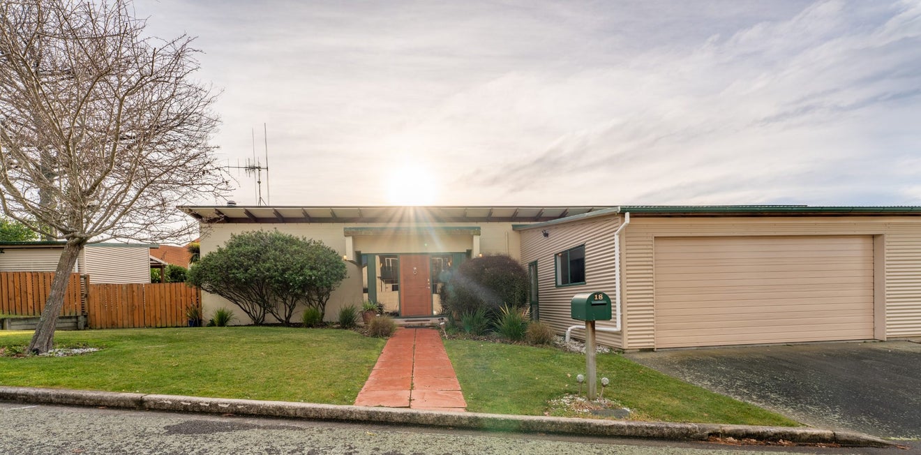 18 Chateau Close, Gleniti, Timaru - Carousel 1