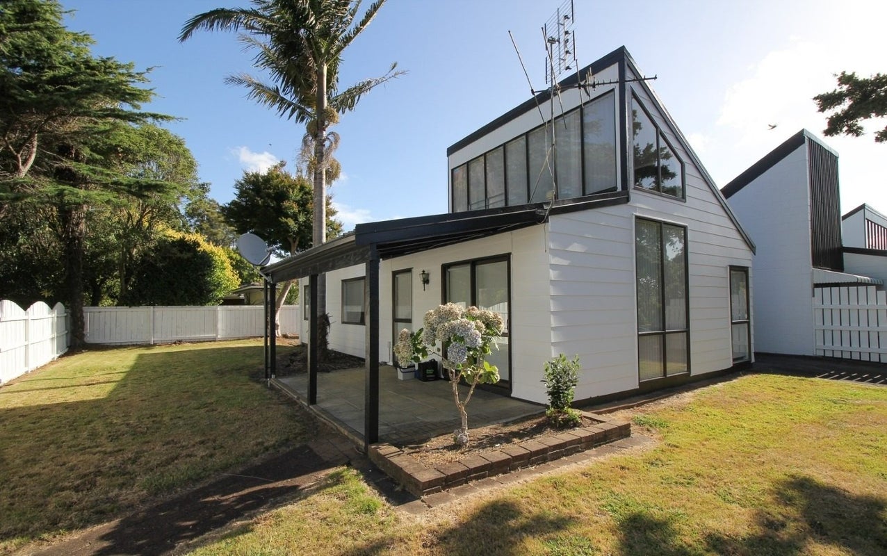 1/23 BEAUMARIS WAY, Conifer Grove, Takanini - Carousel 2