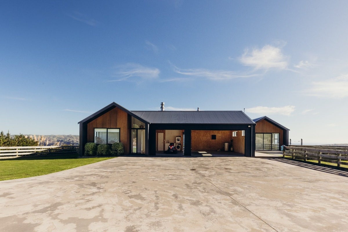 123 Fernhill Drive, Judgeford, Porirua - Carousel 1