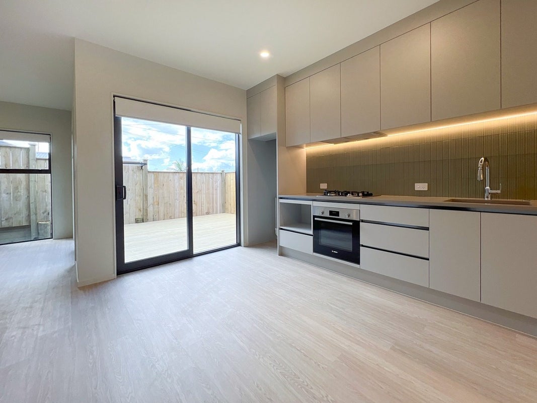 46B Tiroroa Avenue, Te Atatu South, Auckland - Carousel 2