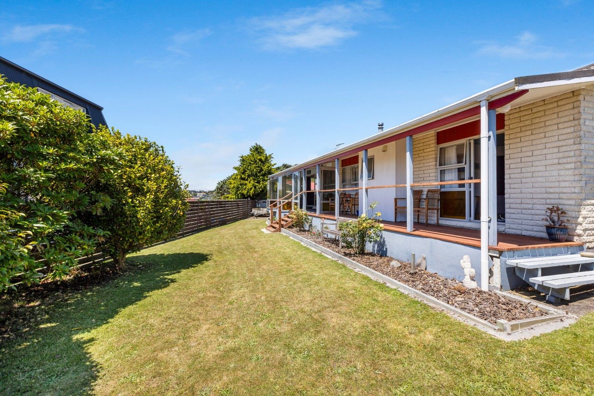 15 Virginia Place, Whalers Gate, New Plymouth - Carousel 1