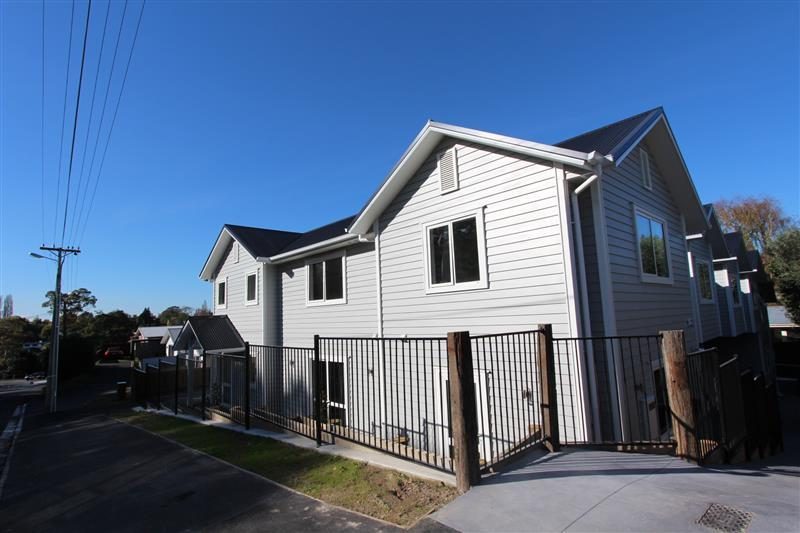 2/5 Edgecumbe Street, Whitiora, Hamilton - Carousel 1