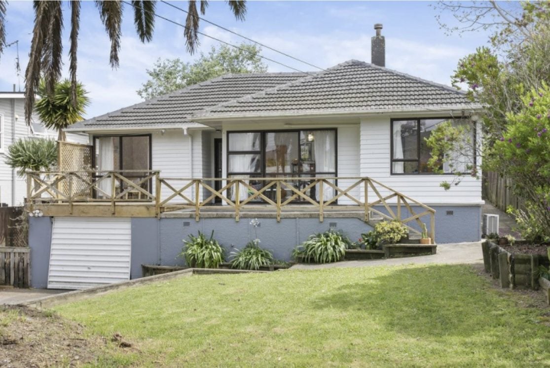 8 Ira Street, Mount Roskill, Auckland - Carousel 1