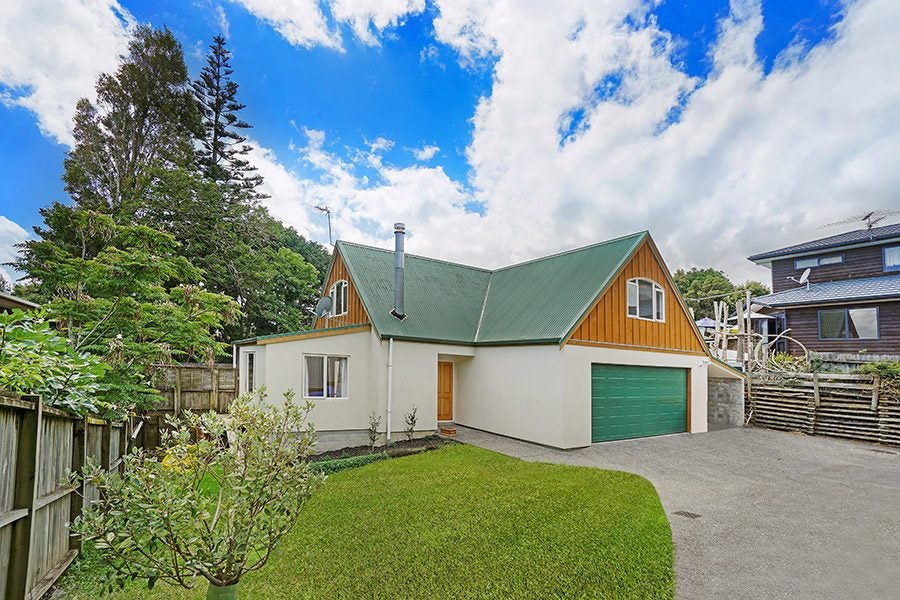 33A Baird Street, Howick, Auckland - Carousel 1