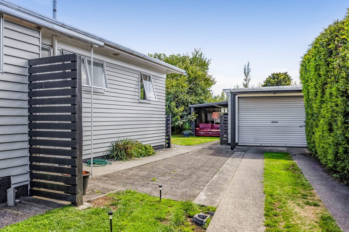 4 Karaka Street, Merrilands, New Plymouth - Carousel 15