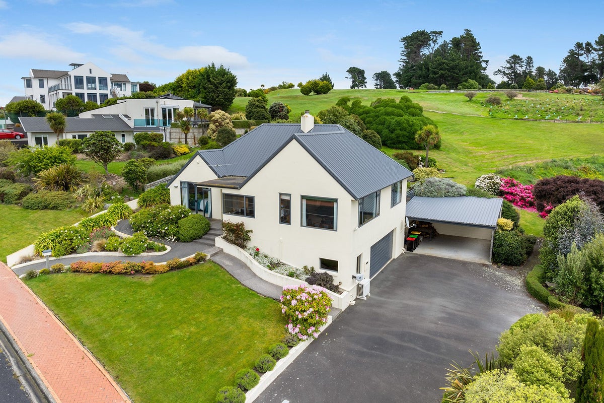 2 Highgrove, Saint Clair, Dunedin - Carousel 2