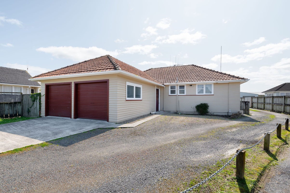 11 Hockin Place, Fairfield, Hamilton - Carousel 1