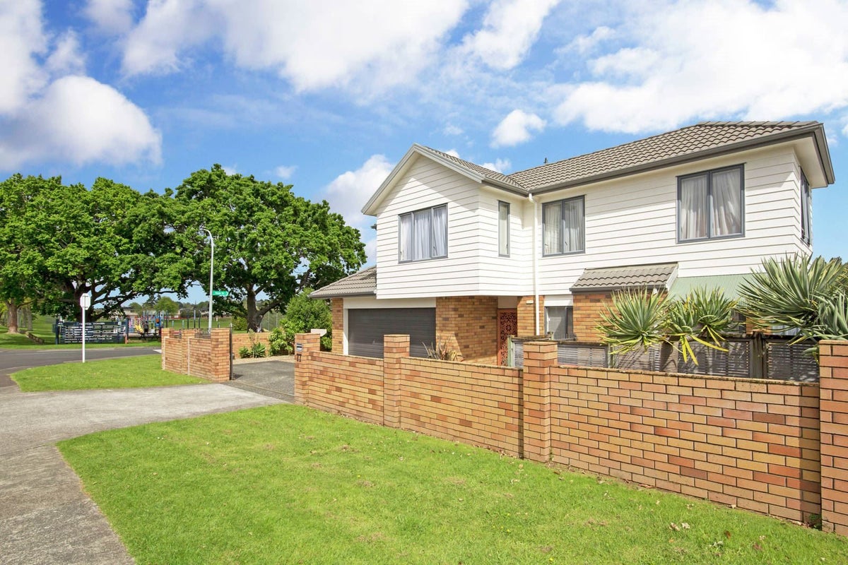 77 Moore Street, Howick, Auckland - Carousel 23