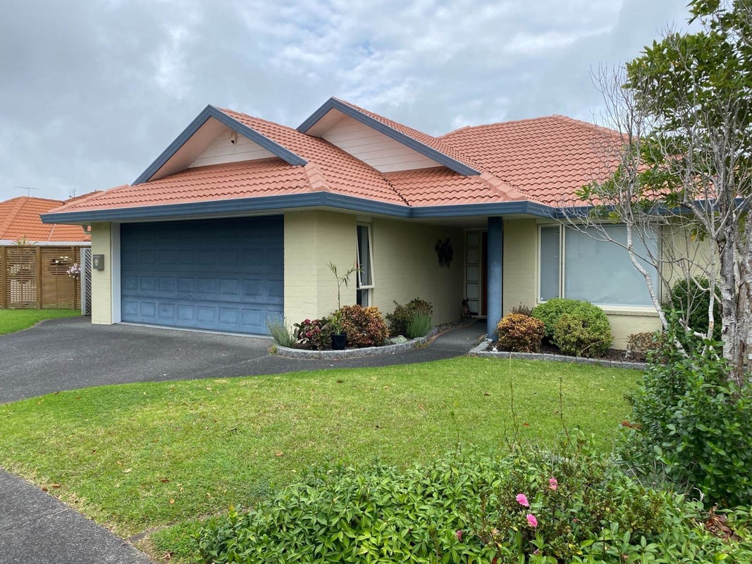 22 Gillett Place, Botany Downs, Auckland - Carousel 1