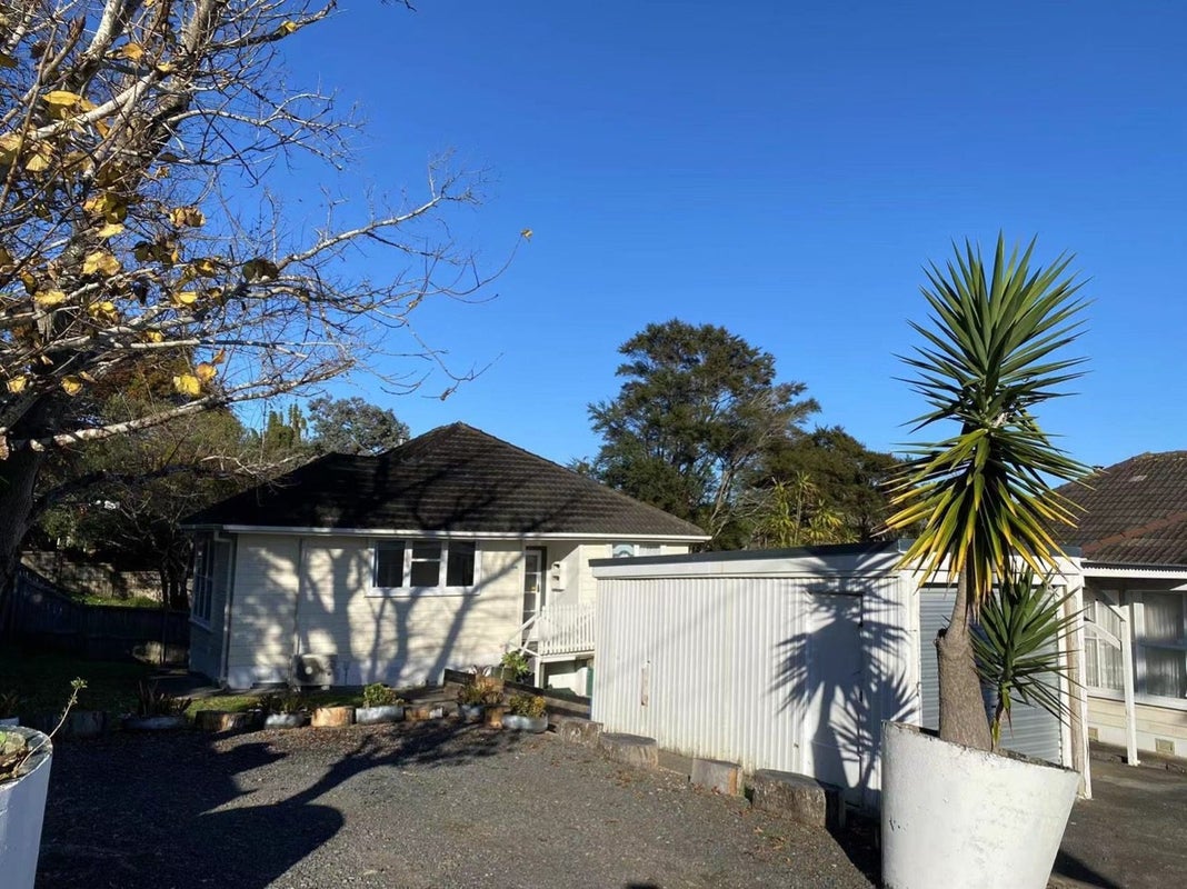 81 Woodglen Road, Glen Eden, Auckland - Carousel 1