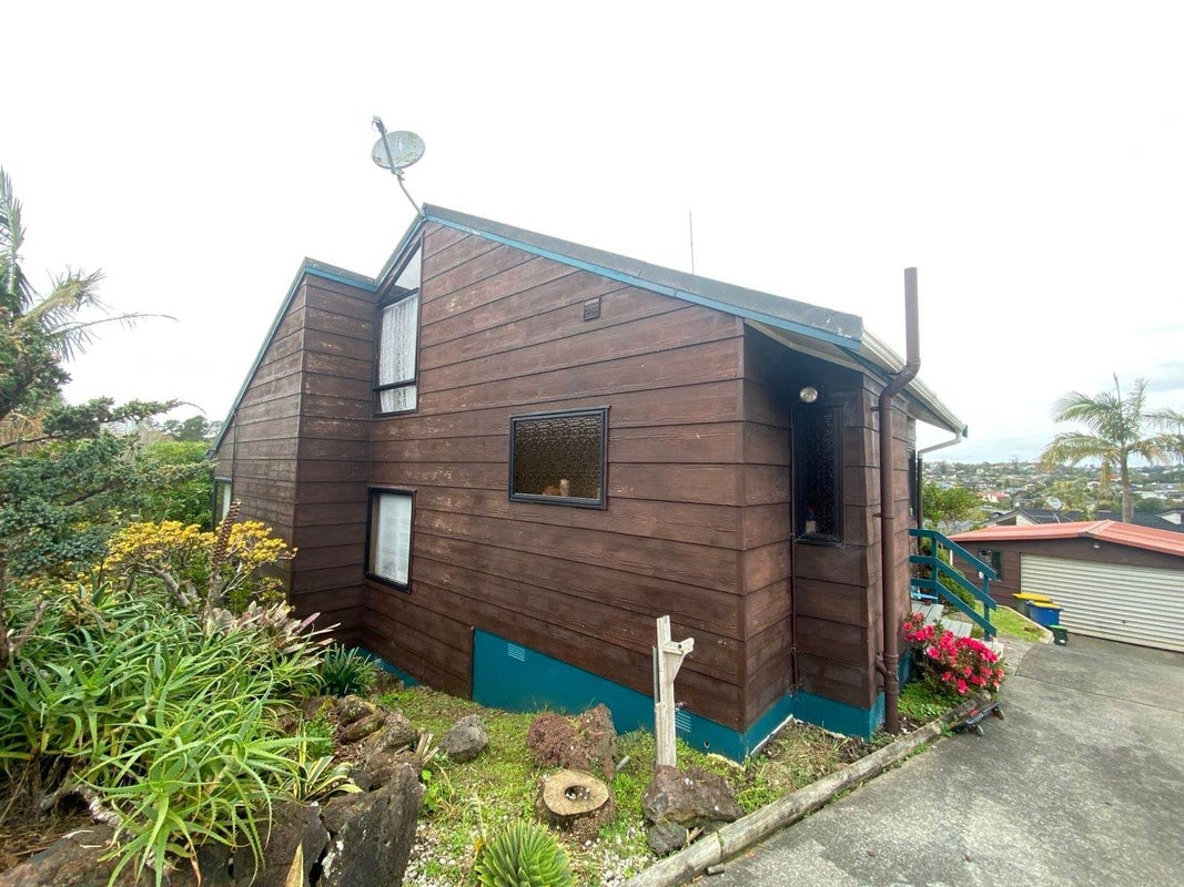 8 Branston Avenue, Browns Bay, Auckland - Carousel 2