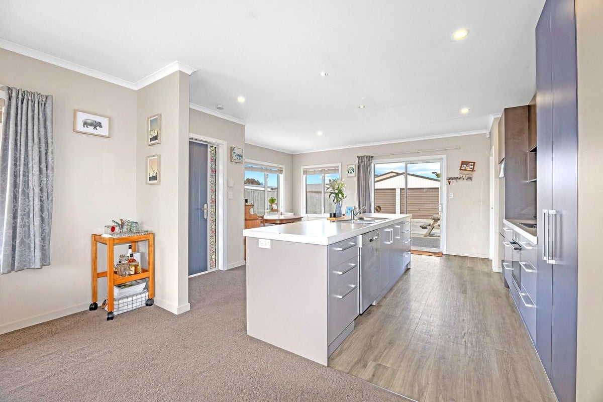 15 Cuffs Road, Wainoni, Christchurch - Carousel 2