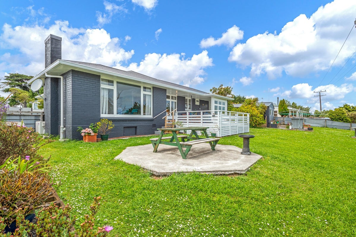 5 Nathan Place, West End, Palmerston North - Carousel 1