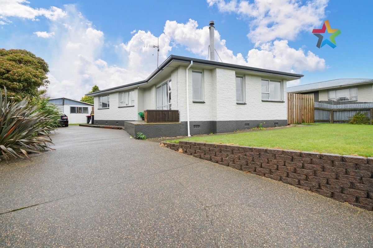 10 Burns Street, Kew, Invercargill - Carousel 1