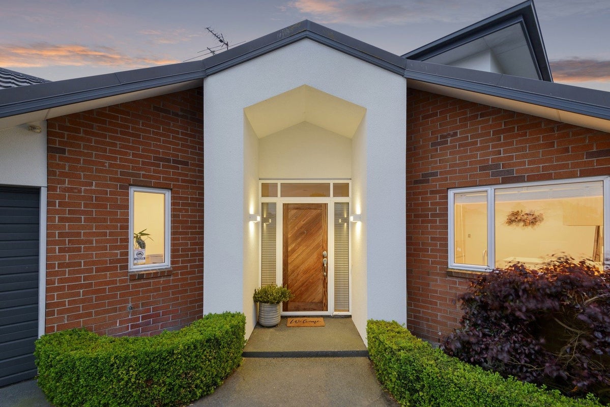 19 Innisfree Place, Northwood, Christchurch - Carousel 1