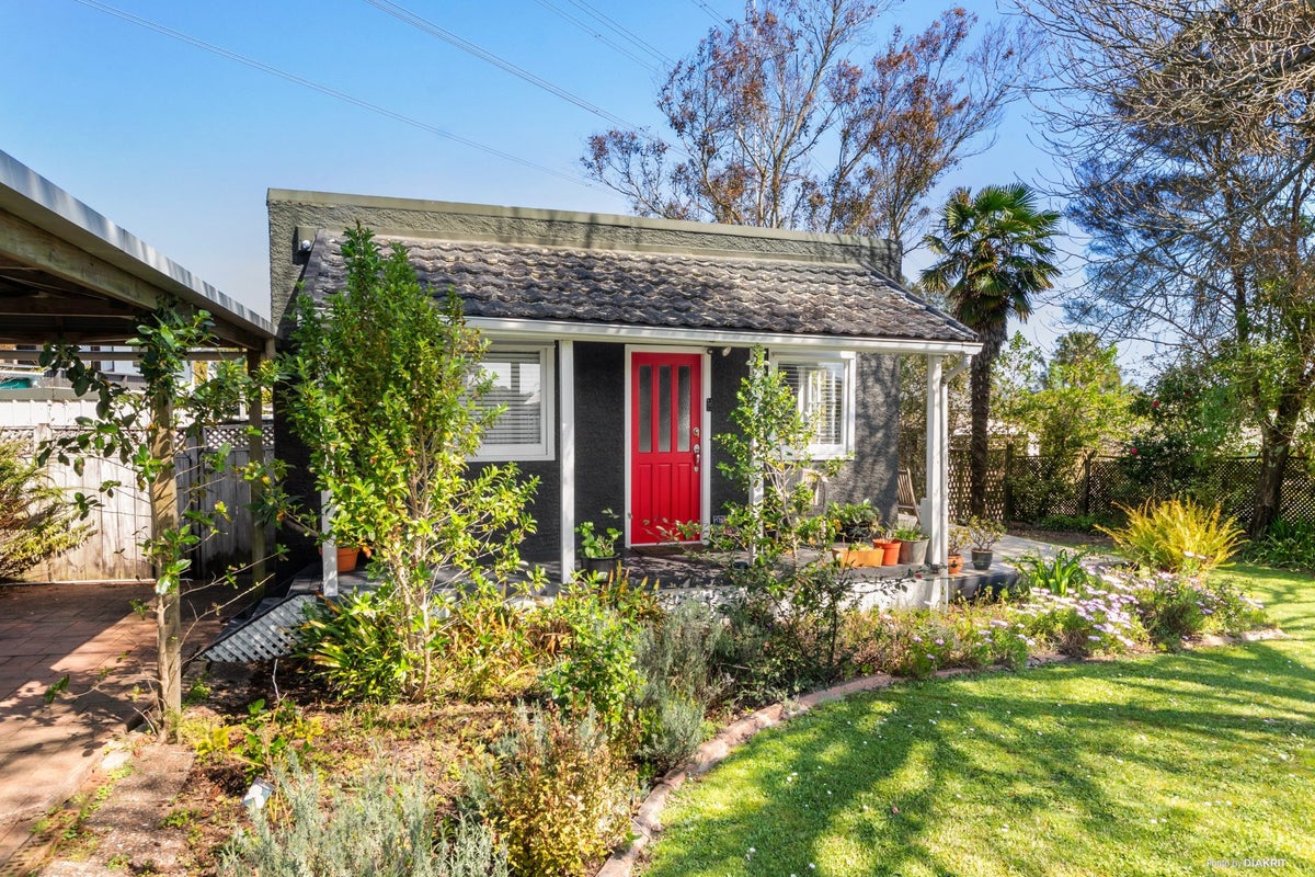 176 Halsey Drive, Lynfield, Auckland - Carousel 1