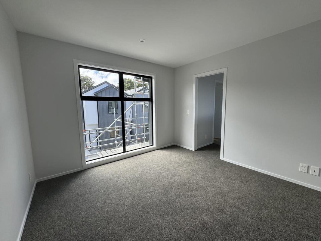 5/62 Queens Grove, Hutt Central, Lower Hutt - Carousel 2