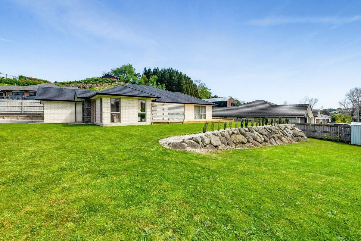 23 Garrett Drive, Whalers Gate, New Plymouth - Carousel 2