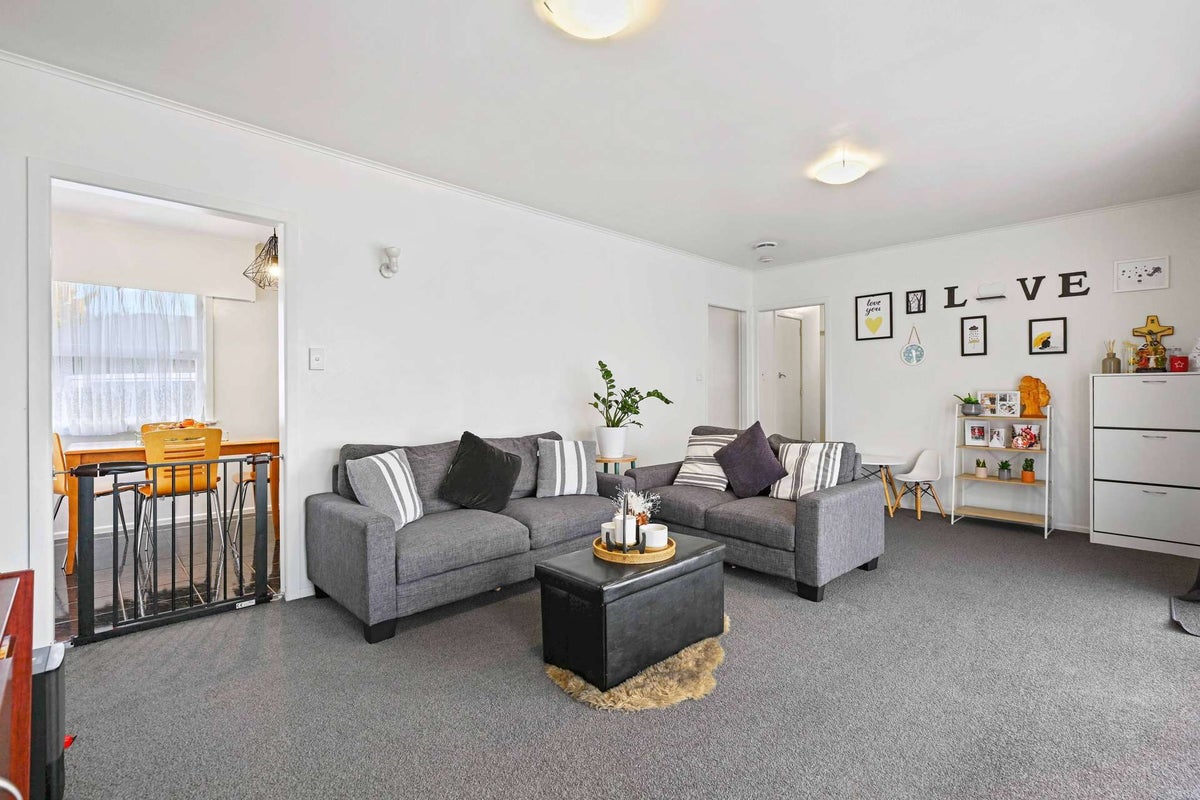 84 Bruce Avenue, Glenview, Hamilton - Carousel 2
