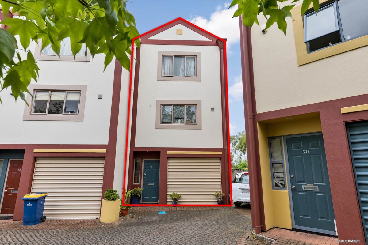 19/14 Ambrico Place, New Lynn, Auckland - Carousel 1