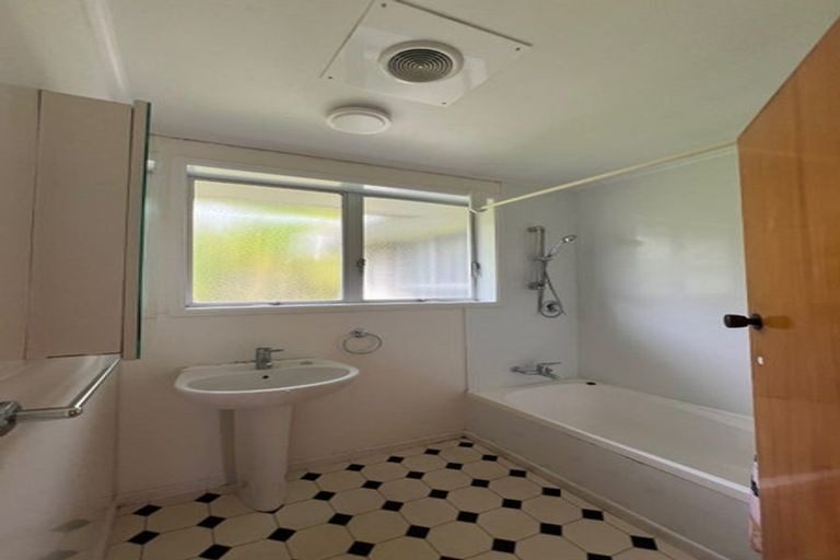49 Rutherford St, Chedworth Park, Hamilton, Waikato - Carousel 2