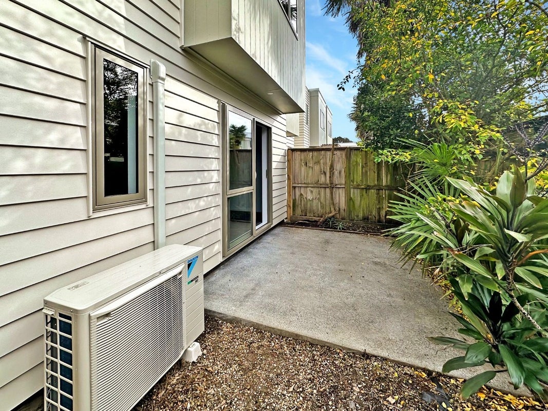 49/21 Hunters Park Drive, Three Kings, Auckland - Carousel 2