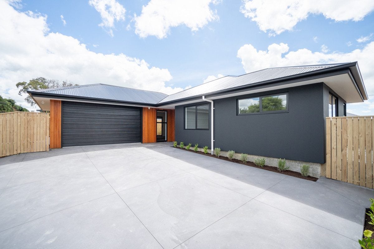 8 Roberts Line, Kelvin Grove, Palmerston North - Carousel 1
