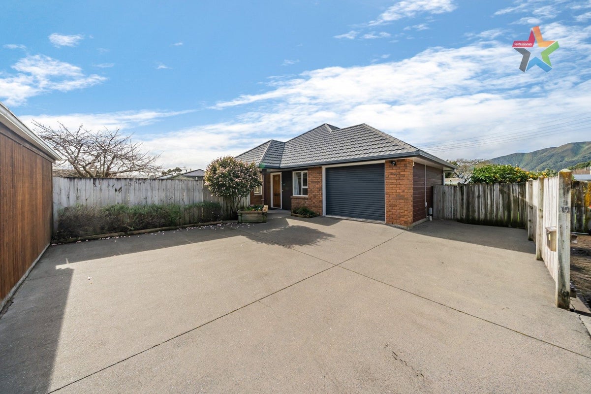 2/19 Richmond Grove, Woburn, Lower Hutt - Carousel 1