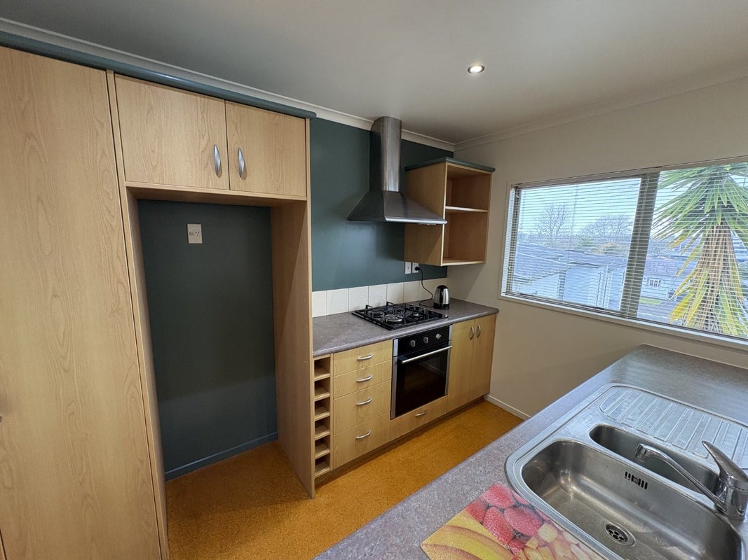 10/11A Ruakiwi Road, Hamilton Lake, Hamilton - Carousel 2