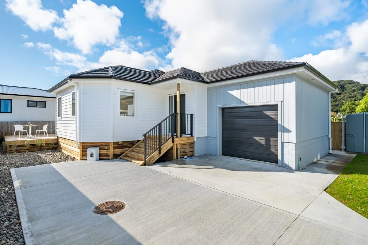 13C Best Street, Wainuiomata, Lower Hutt - Carousel 1