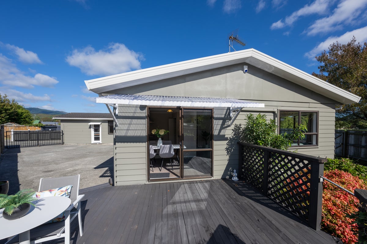 1/6 Laredo Grove, Totara Park, Upper Hutt - Carousel 2