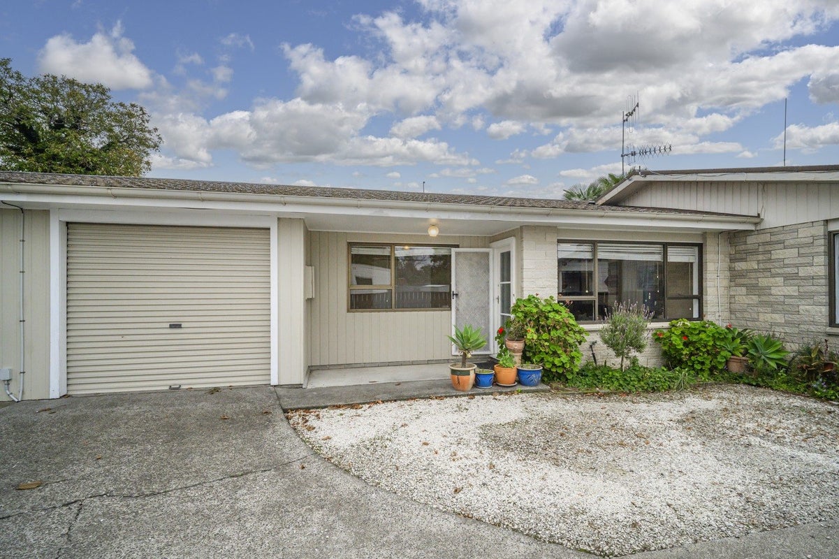 2/704 Charles Street, Raureka, Hastings - Carousel 1