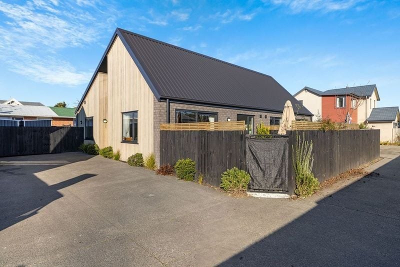 141B Champion Street, Edgeware, Christchurch - Carousel 2