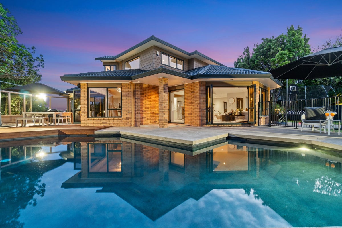 127 Onetaunga Road, Chatswood, Auckland - Carousel 1