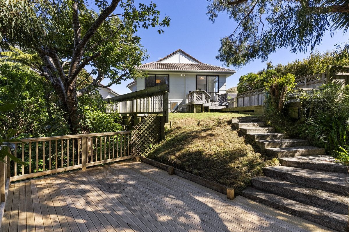 15 Abilene Crescent, Churton Park, Wellington - Carousel 1