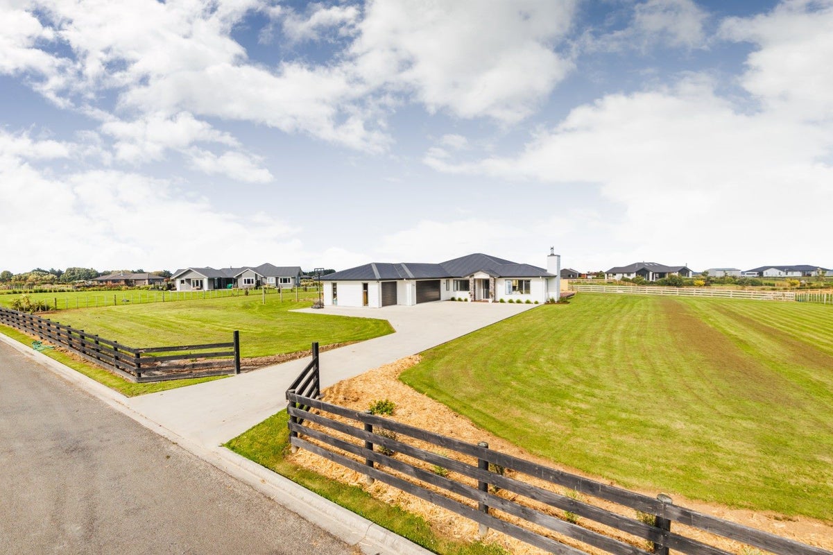 9 Mataki Lane, Halcombe, Feilding - Carousel 1